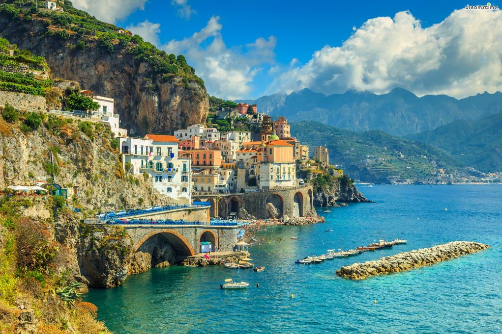 이탈리아 북부에 리비에라 해안(Riviera Coast)이 있다면
남부에는 아말피 해안(Amalfi Coast)이 자리하고 있다.