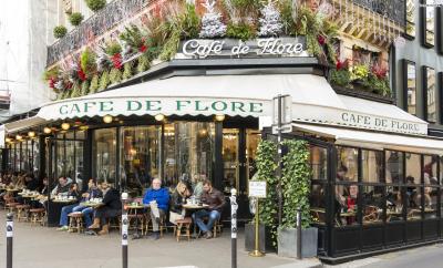 ▲카페 드 플로르(Café de Flore)

생 제르맹 거리에 위치하고 있는 카페 드 플로드는

피카소와 카뮈, 미테랑 대통령 등의 단골 카페로 유명합니다.

19세기 말 문을 연 카페로 그 역사가 벌써 200년이 다 되었다고 하네요.
