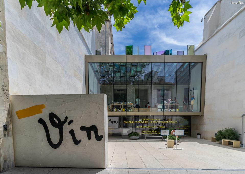 ▲빈센트 반 고흐 재단(Fondation Vincent Van Gogh Arles)
아를에 위치한 고흐 미술관입니다. 소규모의 미술관으로 작품 수가 많지는 않지만
현대적인 건물과 감각적인 구성으로 방문자들의 만족도가 높은 곳입니다.
