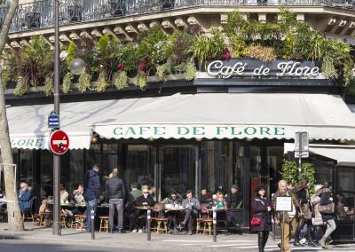 [5] 생 제르맹 데프레(Quartier Saint-Germain-des-Prés)
'파리 지성의 거리'라고도 불리는 곳.
과거 유명 예술가나 지성인들이 애용하던 카페들이 많으며
고풍스러운 골동품 가게나 화랑, 레스토랑들이 가득하다.
