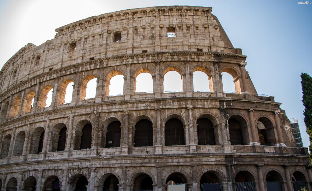 [1] 콜로세움(Colosseo)

로마의 랜드마크인 콜로세움은 그 역사가 무려 2천년에 이른다.
총 48m 높이의 4층 건축물로, &#39;거대하다&#39;는 뜻의 이탈리아어

콜로살레(Colossale)에서 비롯됐다.&nbsp;현재는 건물의 3분의 1만 남아있으며

검투사 경기나 맹수 시합 등이 이루어지던&nbsp;원형 경기장이었다.
