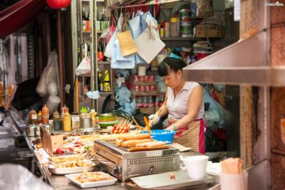 [홍콩 음식 파헤치기]
Point 2. 외식문화의 천국
일찍이 외식문화가 발달한 홍콩에서는 아침식사를 밖에서 사먹는 경우가 흔하다.

그래서 대부분의 식당들이 아침 일찍 문을 열어 밤늦게까지 장사를 하는 편이다.
