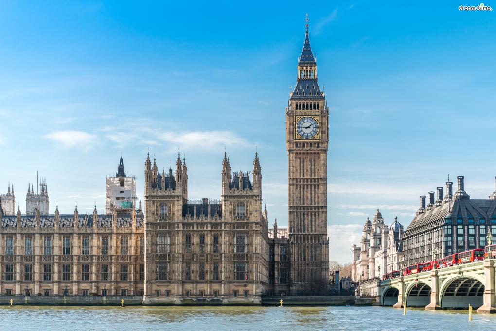 [4]&nbsp;빅벤&amp;국회의사당&amp;웨스트민스터대성당

(Big Ben,&nbsp;Palace of Westminster,&nbsp;Westminster Abbey)

런던의 랜드마크이자 영국의 랜드마크인 3총사.

지름&nbsp;7m, 높이&nbsp;96m인 대형 시계 빅벤과

영국 민주주의의 상징이 되는 국회의사당(웨스트민스터 궁),

영국 상류층의 결혼식과&nbsp;장례식 등이 주로 열리는 웨스트민스터대성당은

런던에 갔다면 반드시 방문해보아야 할 관광명소이다.
