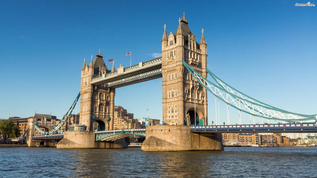 [2] 템즈강&amp;타워 브릿지(Thames River&amp;Tower Bridge)

런던의 중심부를 흘러가는 템즈강.

템즈강의 타워 브릿지는 세계에서 가장 아름다운 다리로 불린다.

런던 타워&nbsp;인근에 지어져&nbsp;타워 브릿지라는 이름이 붙여졌으며,

고딕 양식으로 지어진 탑과 현수교&amp;도개교가 어우러진 독특한 교각 디자인이 돋보인다.
