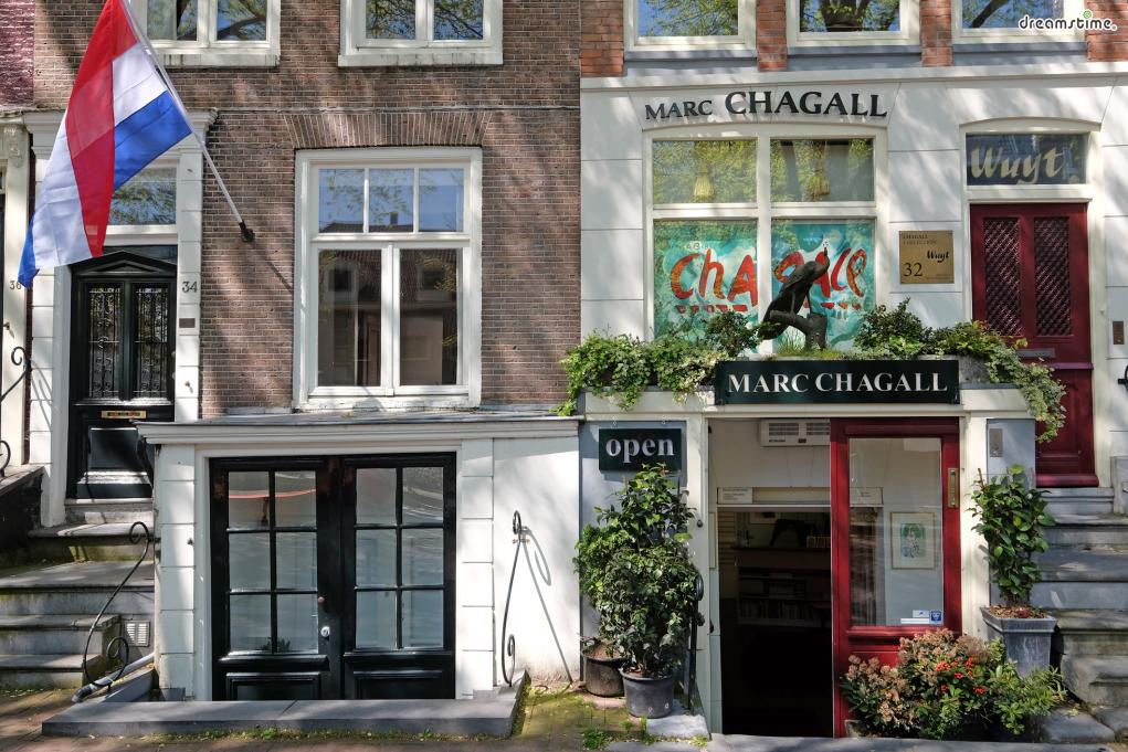 [14] 암스테르담 샤갈 갤러리(Arthouse Marc Chagall, Amsterdam)

네덜란드 암스테르담에도 샤갈 갤러리가 위치하고 있습니다.

암스테르담 현대미술관 인근에 위치한 샤갈 갤러리인데요.

소규모의 석판화와 목판화 작품들이 소장되어 있습니다.

홈페이지를 통해 미리 예약 후 방문 가능합니다.
