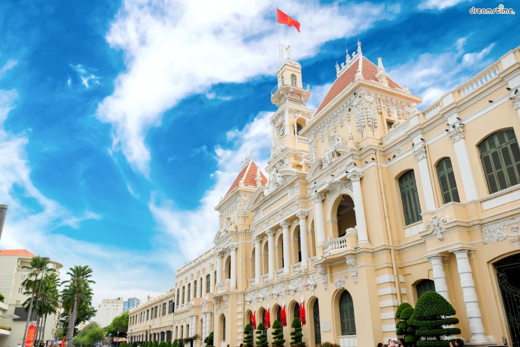 부담 없이 여행하기 좋은 베트남의 경제 수도&nbsp;호찌민.

호찌민에서 반드시 보고 와야 할 관광 명소들은 어떤 곳들이 있을까?
