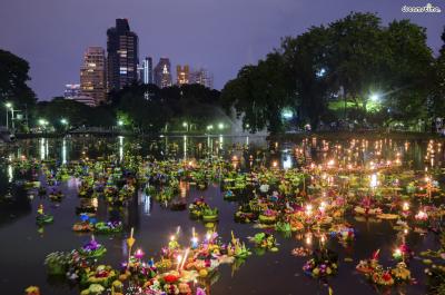 [8] 축제 즐기기(Festival)

방콕에서는 세계적으로 유명한 축제들이 열린다.

낭만적이기로 유명한 러이끄라통 축제부터

세계 10대 축제에 들어가는 송끄란 축제까지

시기를 잘 맞춰 가면 잊지 못할 경험을 해볼 수 있다.
