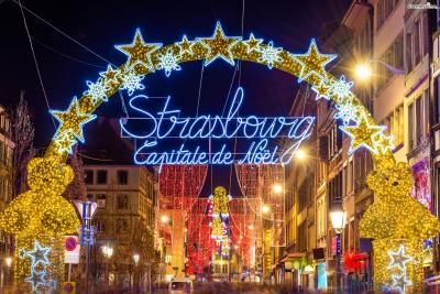 이번에 소개하는 스트라스부르 크리스마스 마켓은

세 곳 가운데 가장 로맨틱하며 낭만적인 곳으로 꼽히는 마켓이다.

평상시에도 아름답지만 크리스마스 시즌이야말로 절정 중에 절정.
