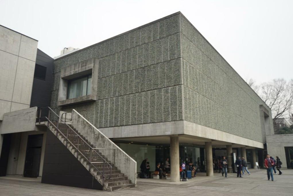 [6] 일본 도쿄 국립서양미술관(National Museum of Western Art, Tokyo)

1959년 도쿄 우에노 공원 인근에 개관한 미술관으로,

르 코르뷔지에가 아시아에 지은 유일한 미술관입니다.

일본 국가중요문화재와 유네스코 문화유산으로 지정되어 있는데요.

인간 신체를 기준으로 한 르 코르뷔지에의 건축 척도법인

&#39;모듈러(Le Modulor)&#39;에 의해 설계되어 조화와 비례, 공간감이 돋보입니다.
