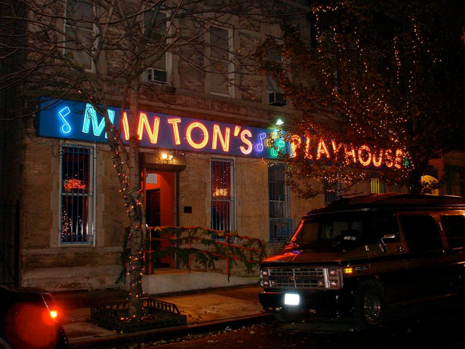 ▲민튼 플레이하우스(Minton&#39;s Playhouse)

뉴욕 할렘가에 위치한,&nbsp;몬드리안이 단골이었던 재즈클럽입니다.

1983년&nbsp;테너 색소폰 연주자 헨리 민튼(Henry Minton)이 문을 연 곳으로,

비밥 재즈(Bebop Jazz)가 처음으로 꽃을 피운 역사적인 곳이기도 합니다.

몬드리안은 몸치에 박치였지만 재즈 음악과 사교댄스를 매우 좋아하고 즐겼다고 하네요.

ⓒPublic Domain
