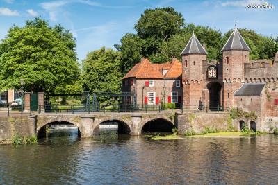 [1] 네덜란드 아메르스포르트(Amersfoort, Netherlands)

네덜란드 중부에 위치한 작은 도시 아메르스포르트는

몬드리안이 태어난 도시로 알려져 있습니다. 관광 도시가 아니기 때문에

한적하고, 고풍스러운 중세 건축물이 많은 것이 특징입니다.

