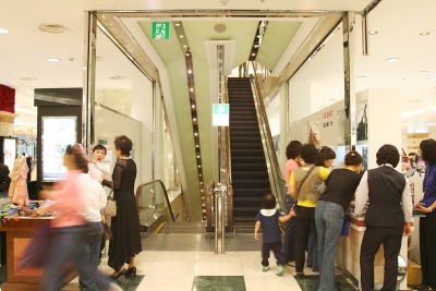 대구동아백화점수성점 1층매장 에스컬레이터 09