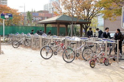 성내중학교 자전거보관소