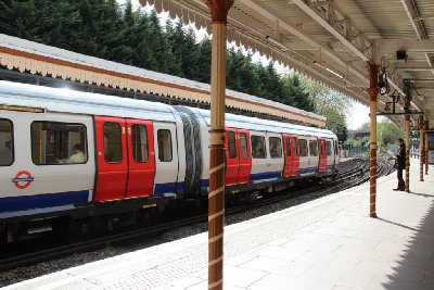 영국 런던  웨스트번파크 역과 주변 풍경 19