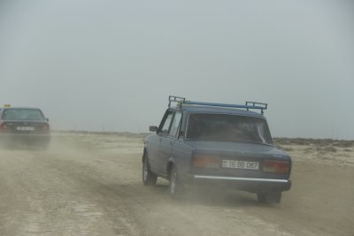진흙화산 가는 사막길을 달리는 라다 택시 07