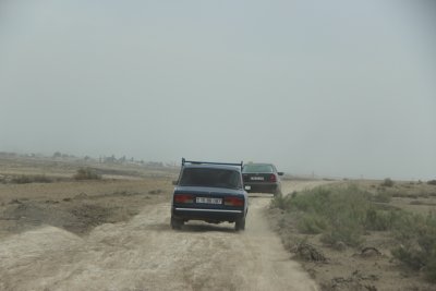 진흙화산 가는 사막길을 달리는 라다 택시 08