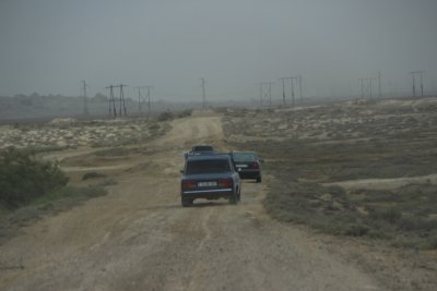 진흙화산 가는 사막길을 달리는 라다 택시 09