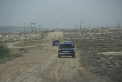 진흙화산 가는 사막길을 달리는 라다 택시 10