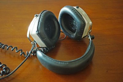 vintage headphone 05