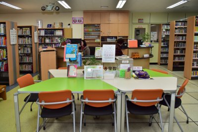밀양도서관 - 어린이자료실 디지털자료실 11