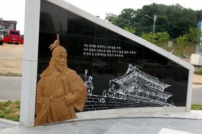 김시민 장군 동상 10