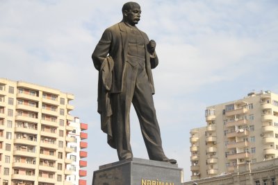 국가 기념비 노리만 노리마노프 동상 10