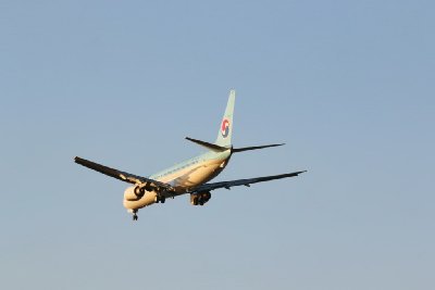 인천공항에 도착하는 대한한공 보잉 737-800 03