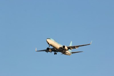 인천공항에 도착하는 대한항공 보잉 737-800 03
