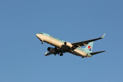 인천공항에 도착하는 대한항공 보잉 737-800 12