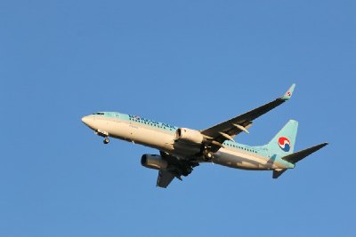 인천공항에 도착하는 대한항공 보잉 737-800 18