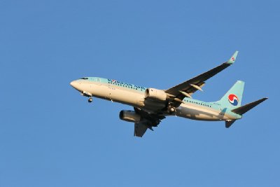 인천공항에 도착하는 대한항공 보잉 737-800 06