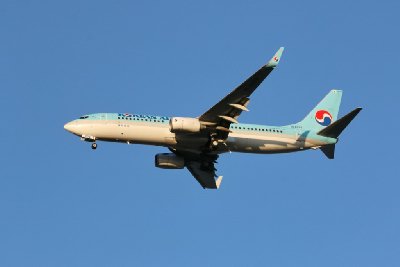 인천공항에 도착하는 대한항공 보잉 737-800 17