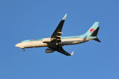 인천공항에 도착하는 대한항공 보잉 737-800 14