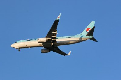 인천공항에 도착하는 대한항공 보잉 737-800 02