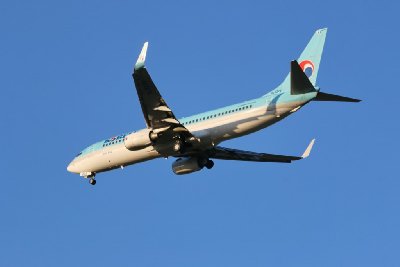 인천공항에 도착하는 대한항공 보잉 737-800 04