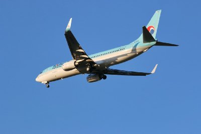 인천공항에 도착하는 대한항공 보잉 737-800 11