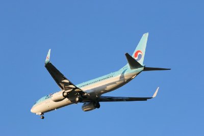 인천공항에 도착하는 대한항공 보잉 737-800 09