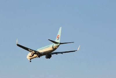 인천공항에 도착하는 대한항공 보잉 737-800 16