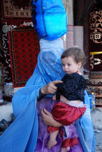 카불의 부르카를 입은 여인들 05
