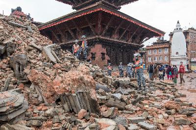 2015년 5월 14일 지진 피해를 입은 더르바르 광장 (유네스코 문화유산) 01