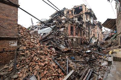 2015년 5월 14일 지진 피해를 입은 더르바르 광장 (유네스코 문화유산) 03