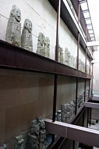 옛돌박물관, 계단전시실의 망주석 15