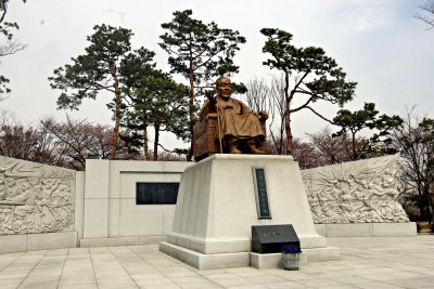 남산공원, 백범광장 이시영동상 04