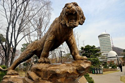 남산공원, 백범광장 이시영동상 08