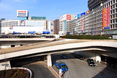 신주쿠 역 광장 04