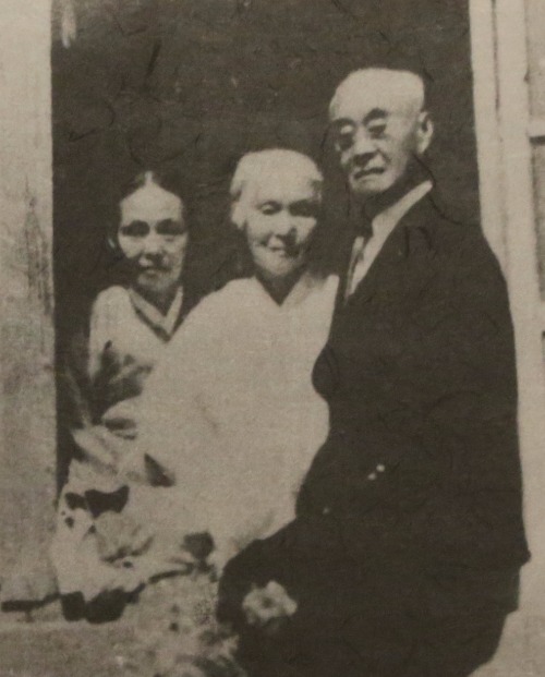 아드님과 두 따님,1959년  04