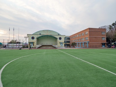 양벌초등학교 운동장 전경