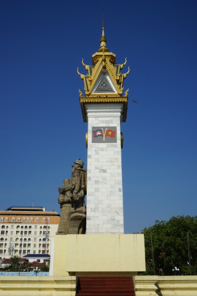 캄보디아 베트남 우호기념탑 18