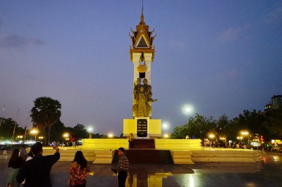 캄보디아 베트남 우호기념탑 15