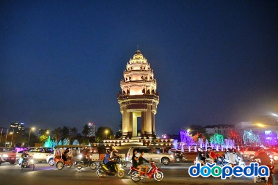 프놈펜 독립기념탑